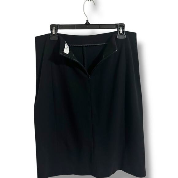 M.M. Lafleur black pencil skirt with front slit size 16 - Picture 6 of 8